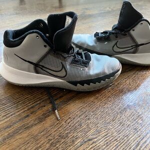 Laurie Nike great condition ladies size 7 basketball sneakers